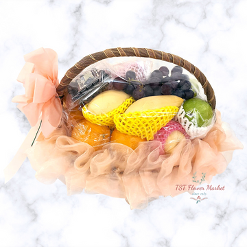 Mid Autumn Hamper 中秋節果籃A02-The fruit hamper is packed with an array of fresh fruits, including grapes, mangoes, blueberries, etc.-TST Flower Market